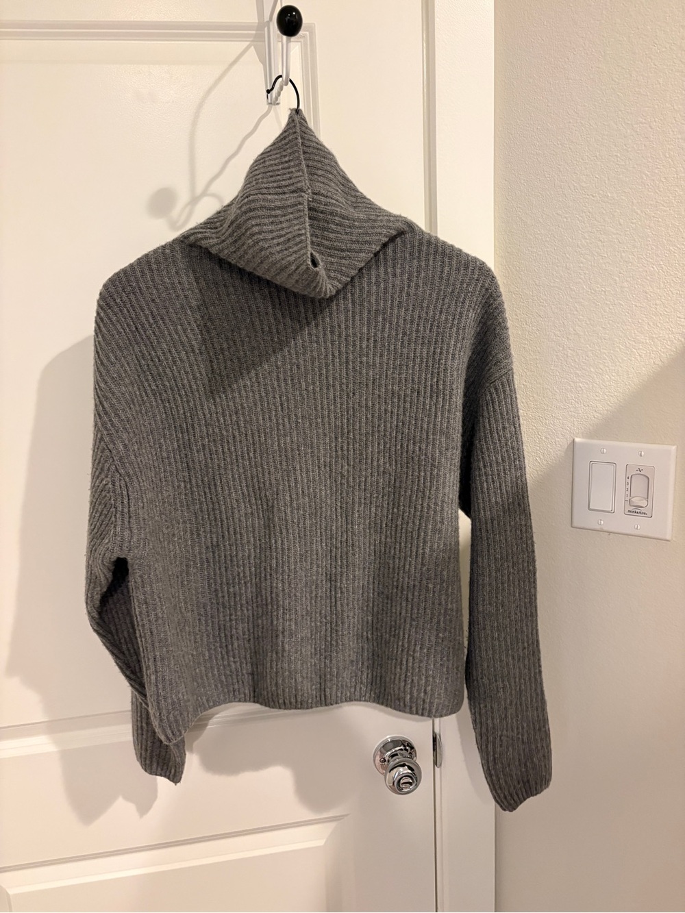 H&M Gray Ribbed Turtleneck Sweater - Women's